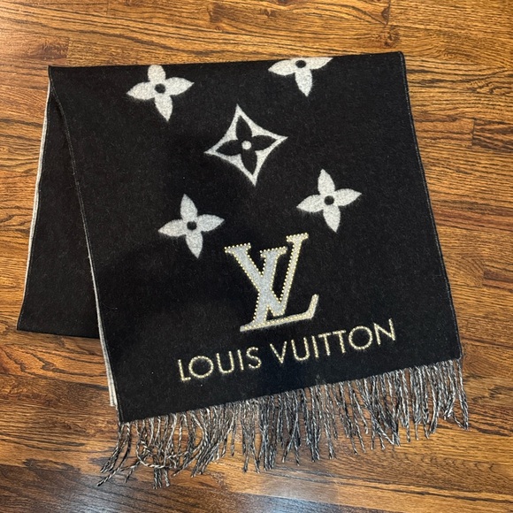 Louis Vuitton Black and Gray Scarf - Picture 1 of 13